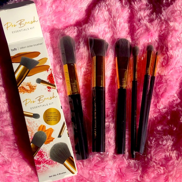 HOST PICK 💕 Billion dollar brush set - Picture 1 of 7